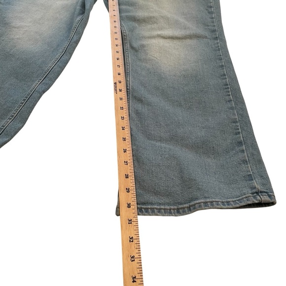 Old Navy-Straight-Tough/Flex-Size 42x32-Ladies Denim Jeans-Light Wash - Picture 2 of 10